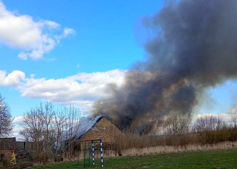 5/10 Pożar stodoły w Wysokiej. Na miejscu 9 zastępów straży pożarnej