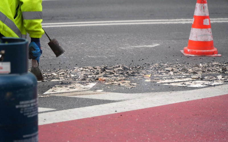 1/7 Usuwanie oznakowania poziomego na Dąbrowskiego