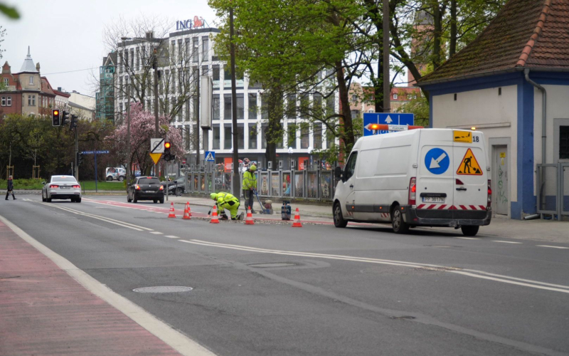 2/7 Usuwanie oznakowania poziomego na Dąbrowskiego