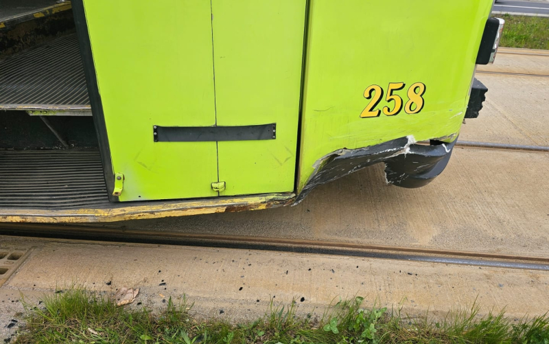 1/3 Zderzenie Skody i tramwaju na rondzie Gdańskim