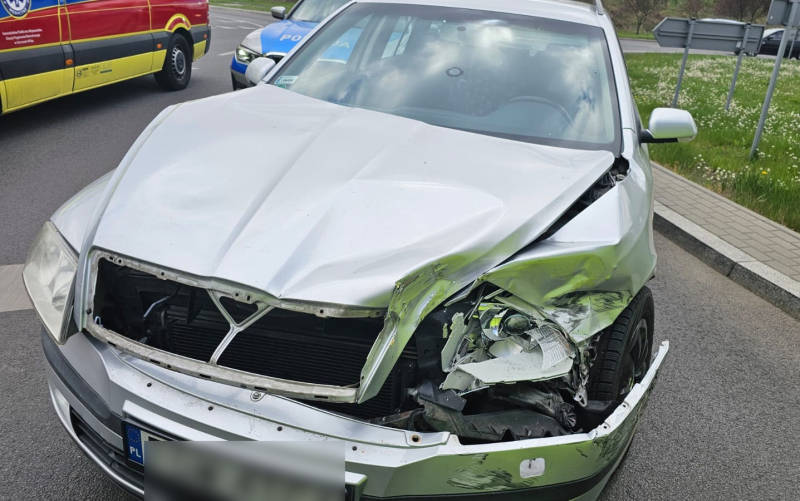 2/3 Zderzenie Skody i tramwaju na rondzie Gdańskim