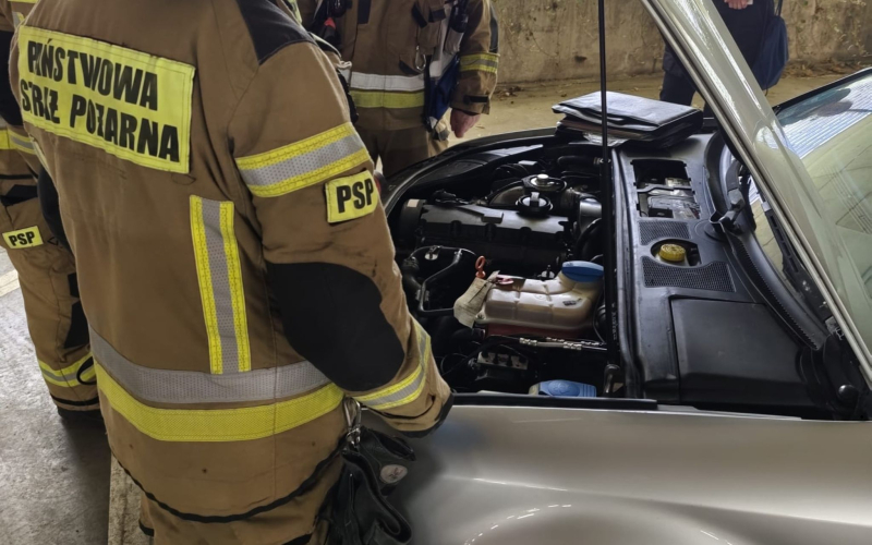 1/6 Pożar samochodu na parkingu Nova Park
