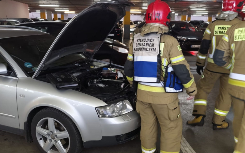 5/6 Pożar samochodu na parkingu Nova Park