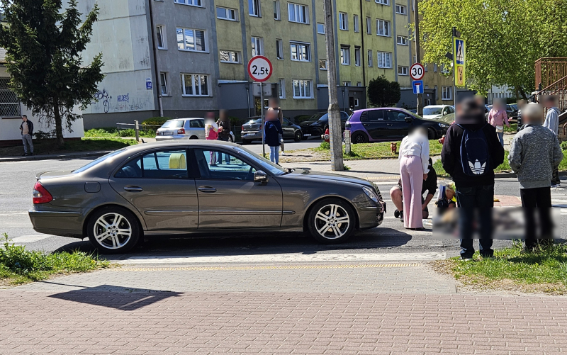 1/5 Kierujący mercedesem potrącił kobietą na pasach na Fredry