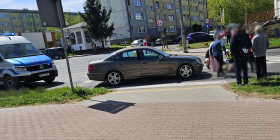 Kierujący mercedesem potrącił kobietą na pasach na Fredry