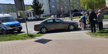 Kierujący mercedesem potrącił kobietą na pasach na Fredry