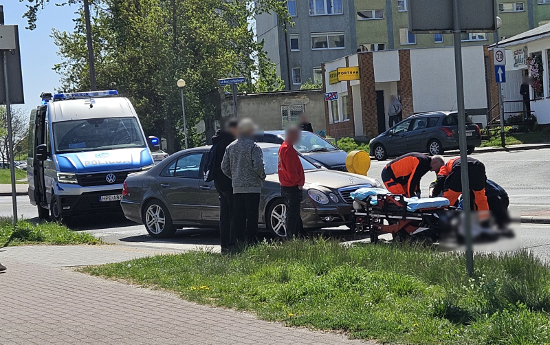 4/5 Kierujący mercedesem potrącił kobietą na pasach na Fredry