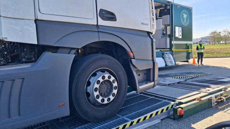 1/4 Kontrole ITD ciężarówek w Gorzowie