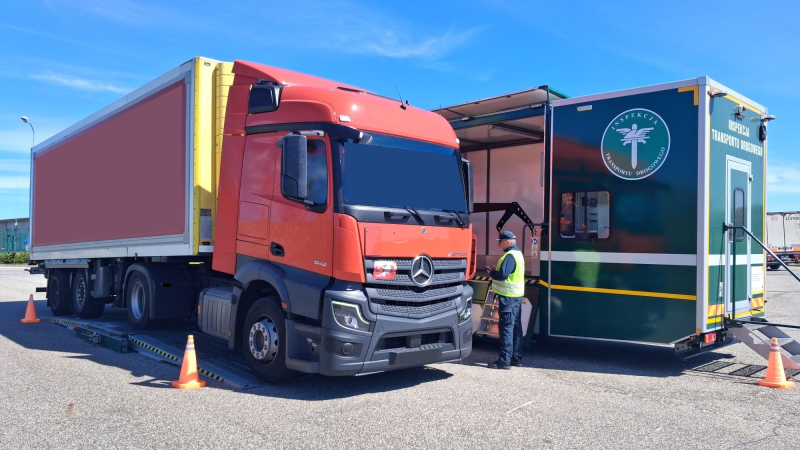 2/4 Kontrole ITD ciężarówek w Gorzowie