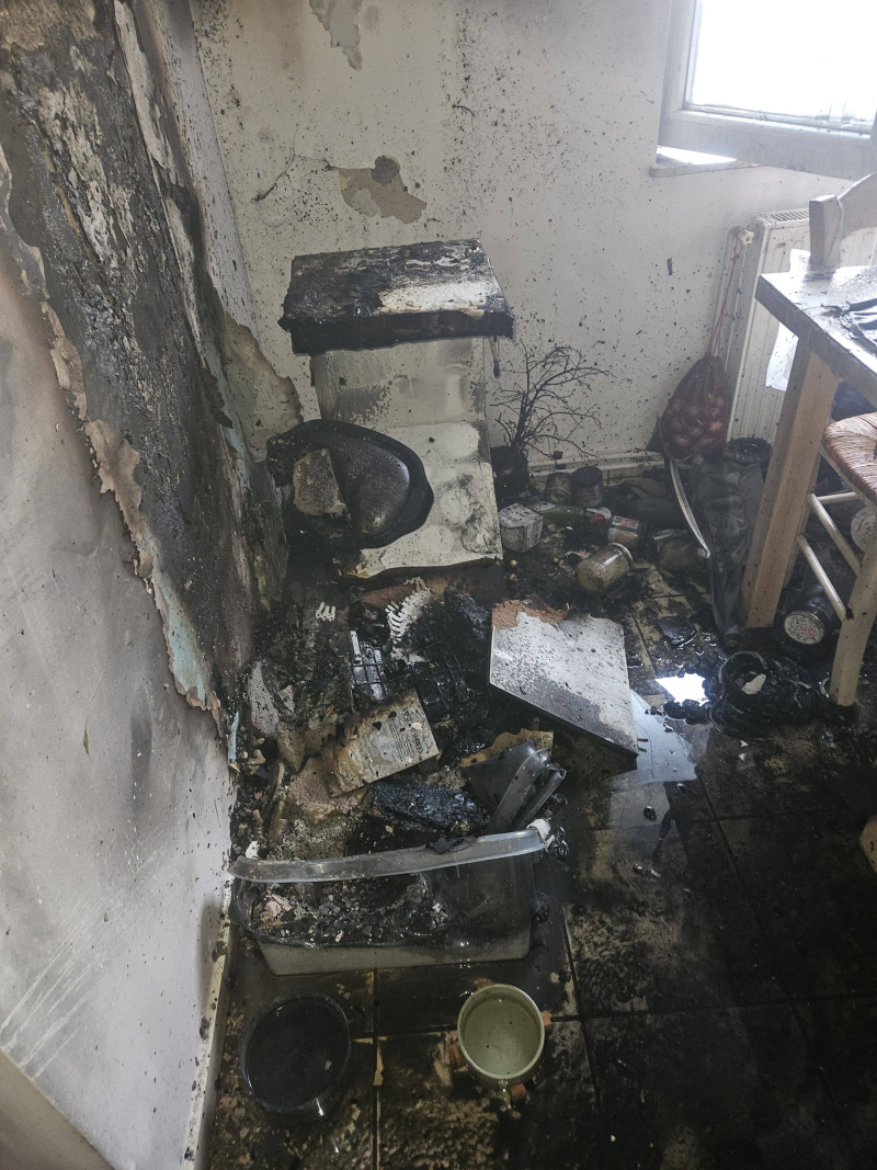 5/8 Pożar domu w Tarnowie. Uratowano dwa koty