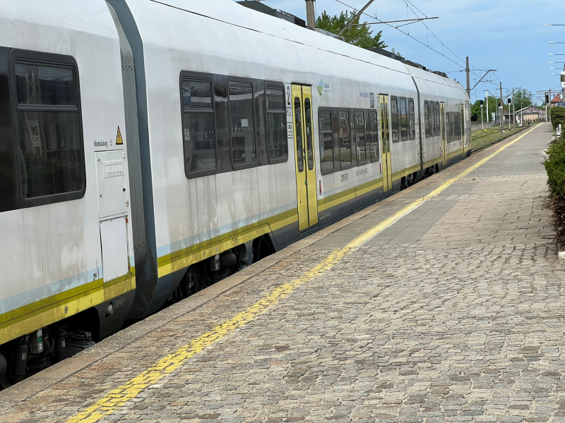 3/5 Pociąg 228M-001 w końcu wyjechał z warsztatu.