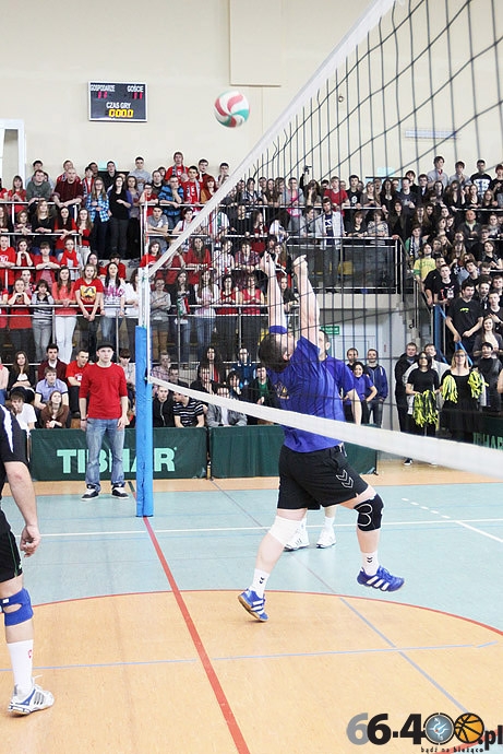 50/82 Wiosenne derby: 1LO - 2LO 3:1