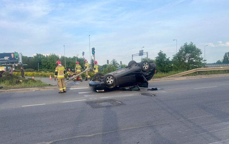 2/5 Zderzenie dwóch Audi na rondzie Santockim