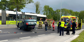Wypadek na Walczaka. Zderzenie Skody i Volkswagena