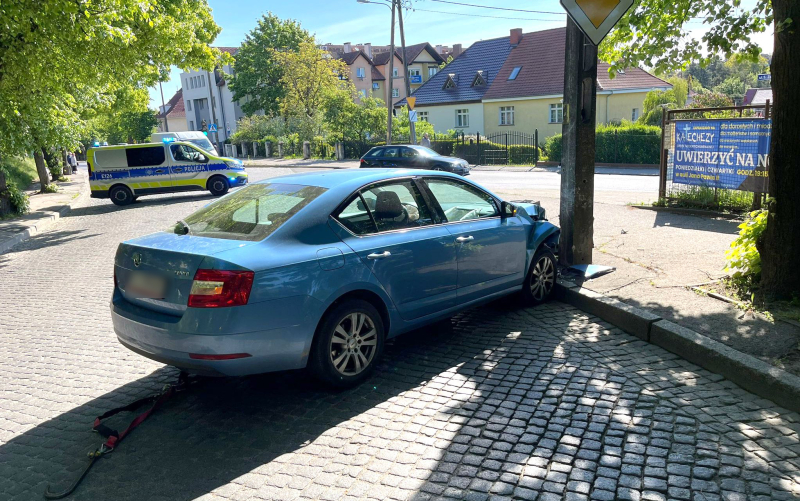4/4 Rozbił Skodę o słup na Matejki