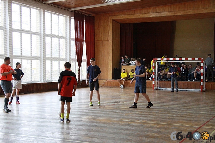 15/17 II Gimnazjalny turniej w piłkę halową o puchar Dyrektora ZS Budowlanych
