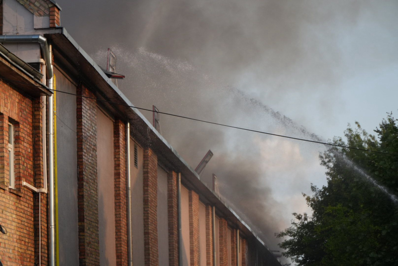 8/19 Pożar hali przy ul. Targowej w Gorzowie