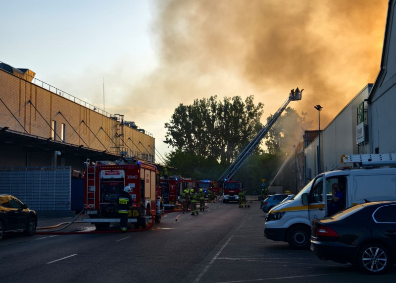 17/19 Pożar hali przy ul. Targowej w Gorzowie
