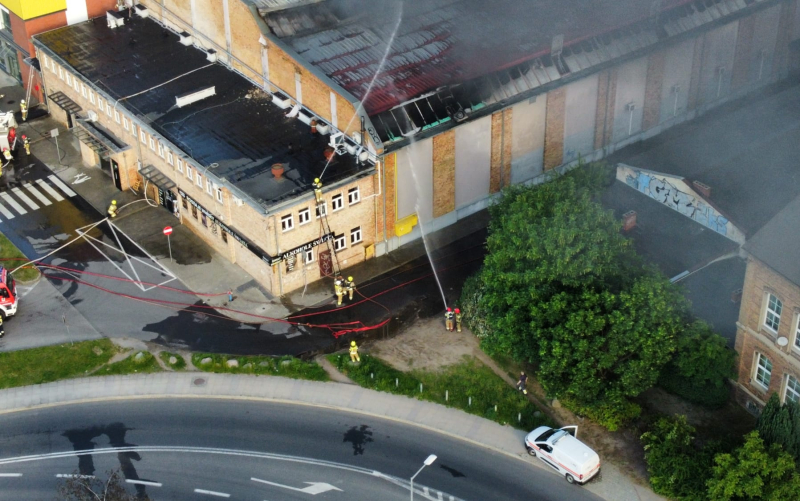 5/11 Zdjęcia z drona spalonej hali z parkiem trampolin w Gorzowie