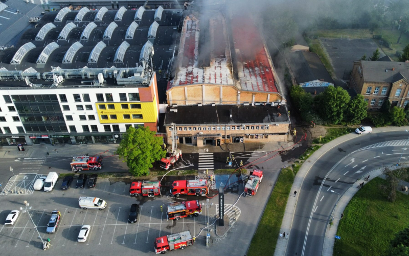 7/11 Zdjęcia z drona spalonej hali z parkiem trampolin w Gorzowie