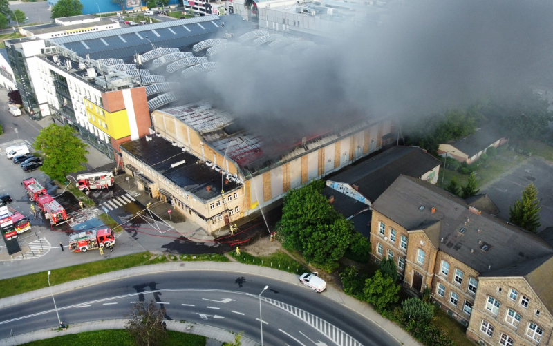 8/11 Zdjęcia z drona spalonej hali z parkiem trampolin w Gorzowie