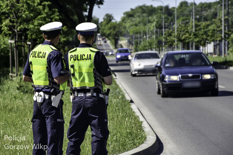 14/15 Gorzowska drogówka podsumowuje kontrole i masowo odbiera dokumenty