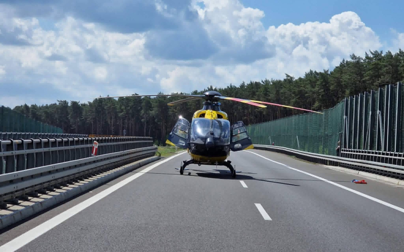 6/6 Wypadek na S3 koło Międzyrzecza. Ford uderzył w bariery