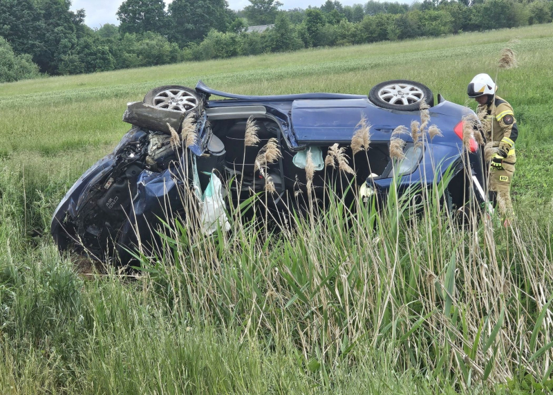 3/4 Śmiertelny wypadek w Brzozowcu. Nie żyje kierujący Kią