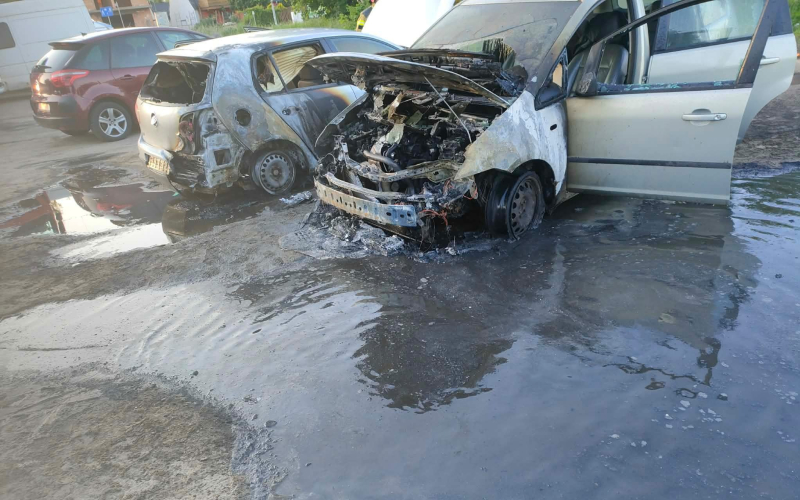 1/5 Pożar Volkswagena i Forda przy ul. Kostrzyńskiej w Gorzowie
