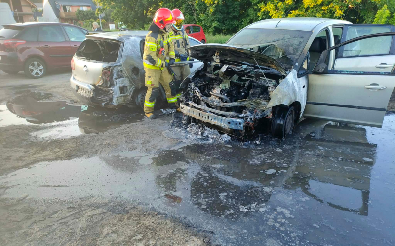 3/5 Pożar Volkswagena i Forda przy ul. Kostrzyńskiej w Gorzowie
