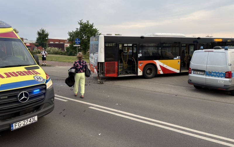 2/4 Zderzenie autobusu MZK i motocyklisty na Żwirowej