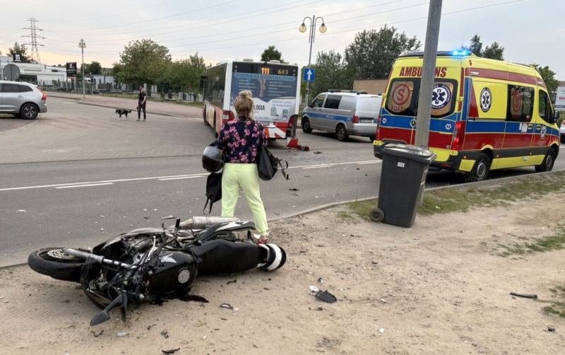 3/4 Zderzenie autobusu MZK i motocyklisty na Żwirowej