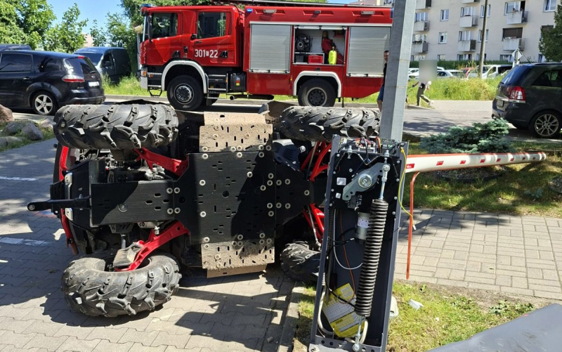 2/7 Wjechała quadem w szlaban na Dowgielewiczowej
