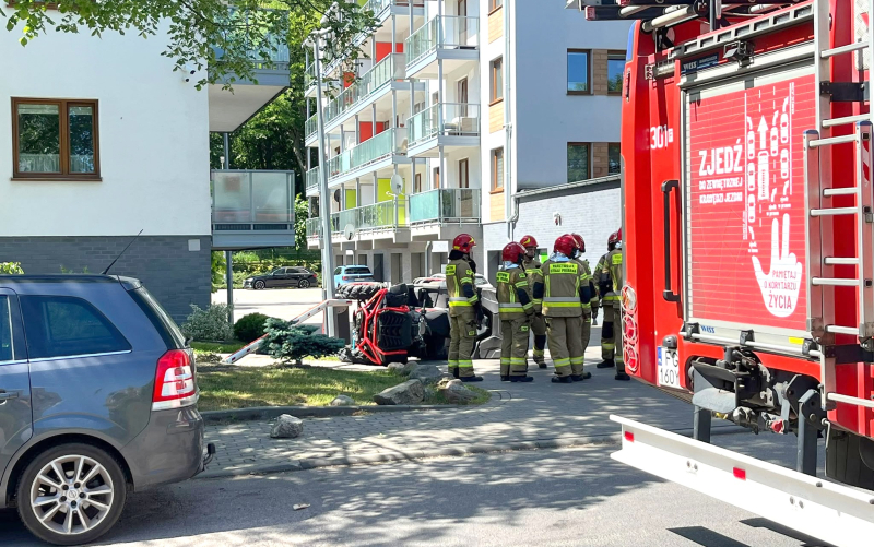 6/7 Wjechała quadem w szlaban na Dowgielewiczowej
