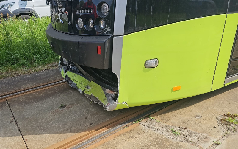 2/4 Zderzenie Forda i tramwaju na Walczaka w Gorzowie