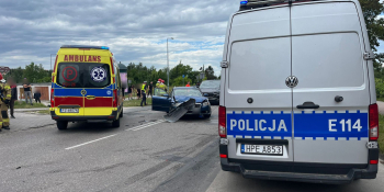 Wypadek na Szarych Szeregów z udziałem pijanego kierowcy Audi