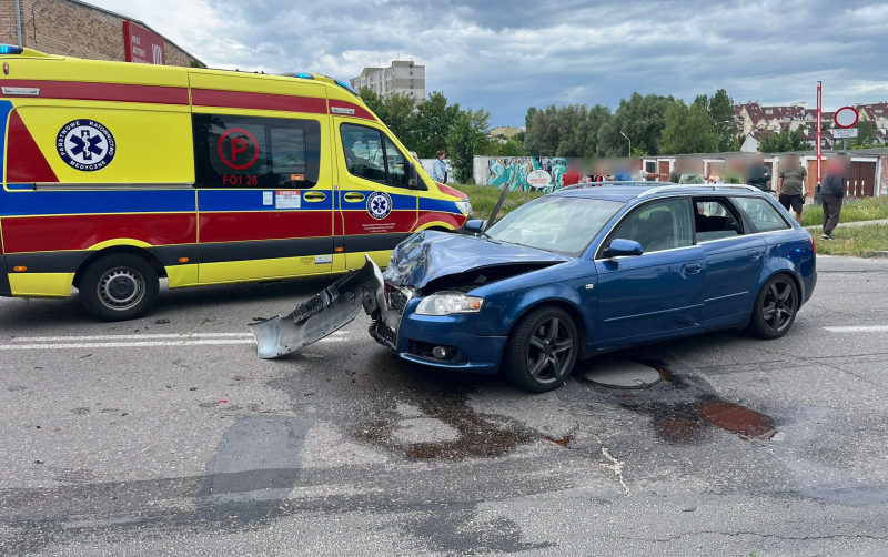 3/5 Pijany kierowca Audi uderzył w Volkswagena na Szarych Szeregów