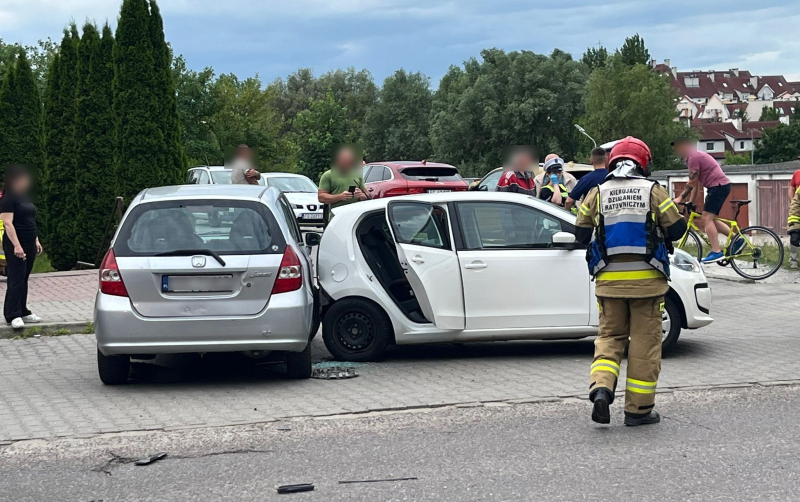 5/5 Pijany kierowca Audi uderzył w Volkswagena na Szarych Szeregów