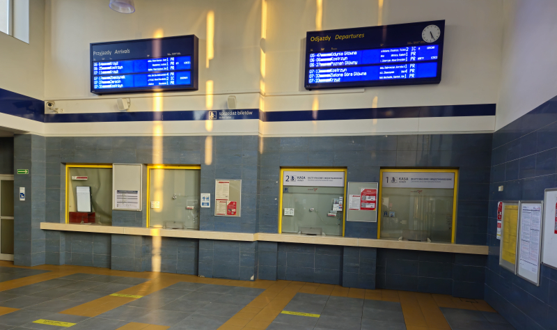 3/4 Chaos na stacji PKP w Gorzowie. Odwołane pociągi i brak komunikacji zastępczej