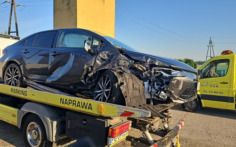 4/4 Pijana kierująca rozbiła Toyotę na Kostrzyńskiej