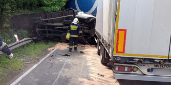 Zderzenie dwóch ciężarówek na DK22 