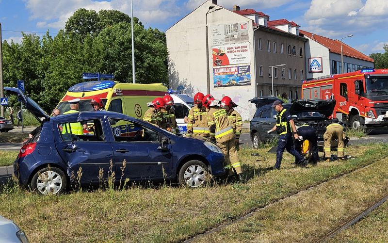 8/9 Zderzenie Renault i KGM na Al. 11 Listopada w Gorzowie