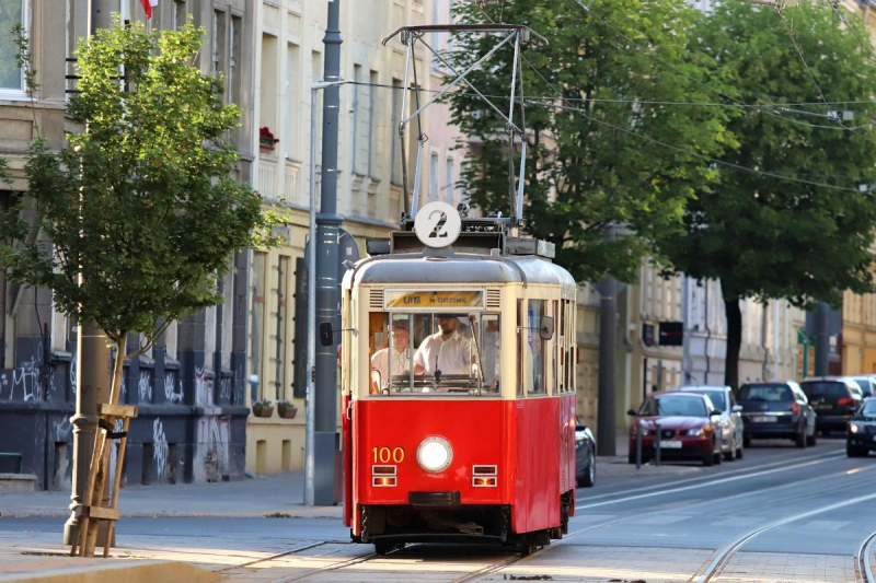 1/4 Zabytkowy tramwaj na ulicach Gorzowa