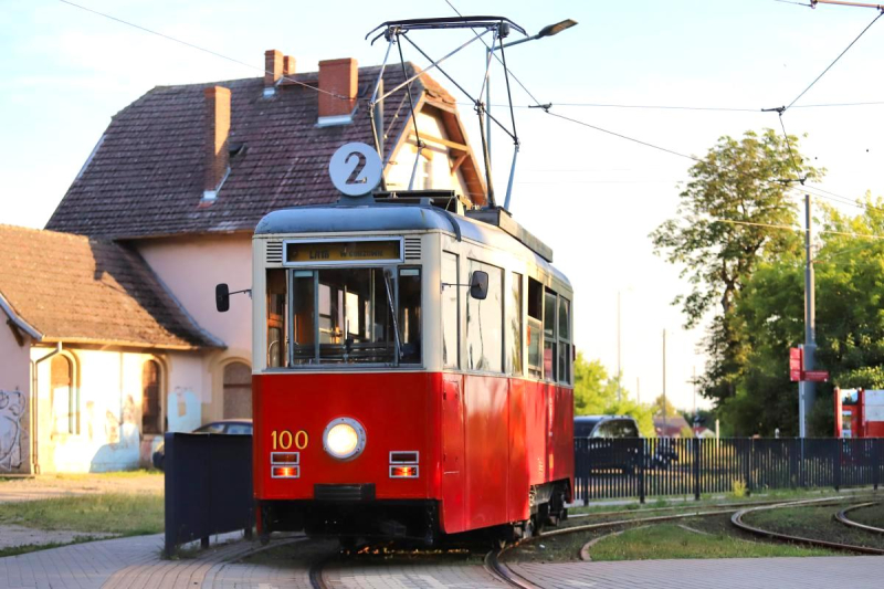 2/4 Zabytkowy tramwaj na ulicach Gorzowa