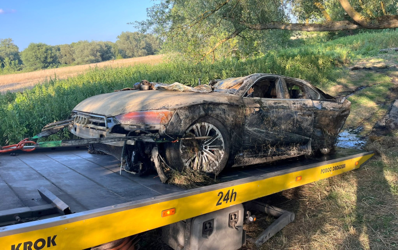 2/4 Rozbita Audi wyciągnięta z Warty w Kostrzynie nad Odrą
