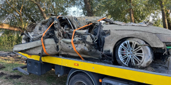 Rozbita Audi wyciągnięta z Warty