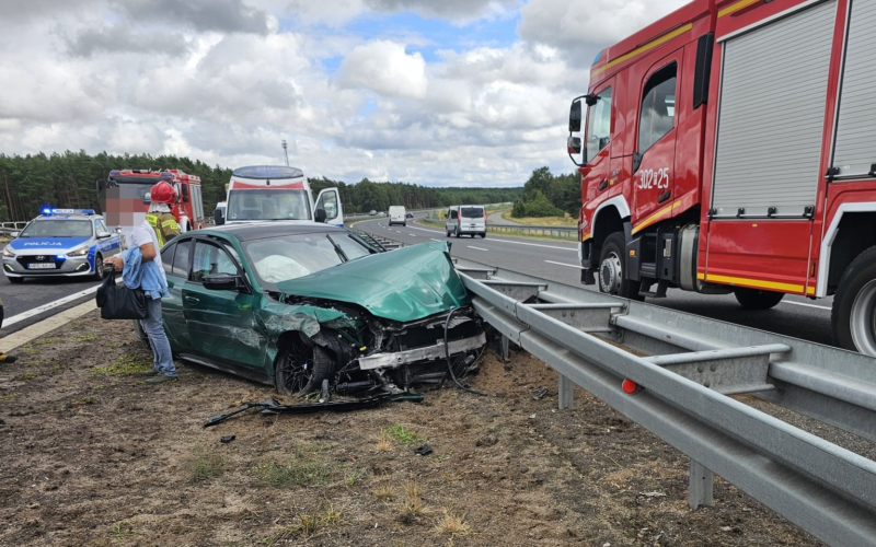 4/5 Kierujący BMW uderzył w bariery na S3 koło Gorzowa
