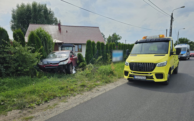 2/6 Kierujący Citroenem wjechał w ogrozenie na Skrajnej