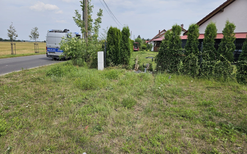 5/6 Kierujący Citroenem wjechał w ogrozenie na Skrajnej