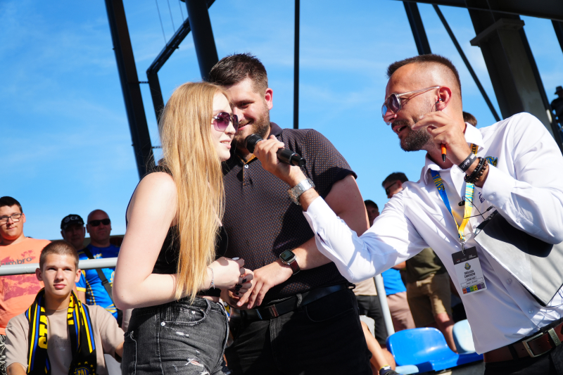 14/20 Zaręczyny Weroniki i Kacpra na meczu Stali Gorzów